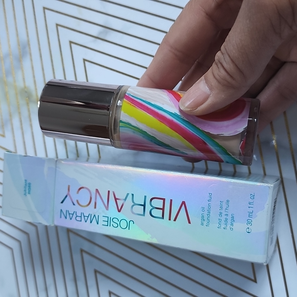 Josie Maran foundation  medium skin tone